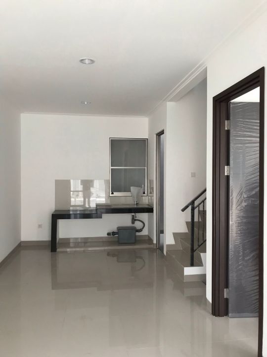Rumah 3 Kamar Tidur Dekat Tokyo Hub Pik 2