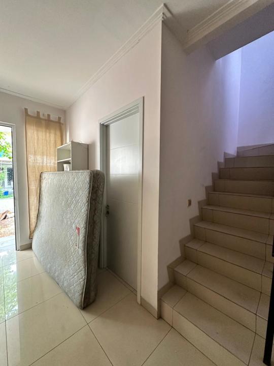 Disewakan Rumah 2 Lantai di Green Lake City