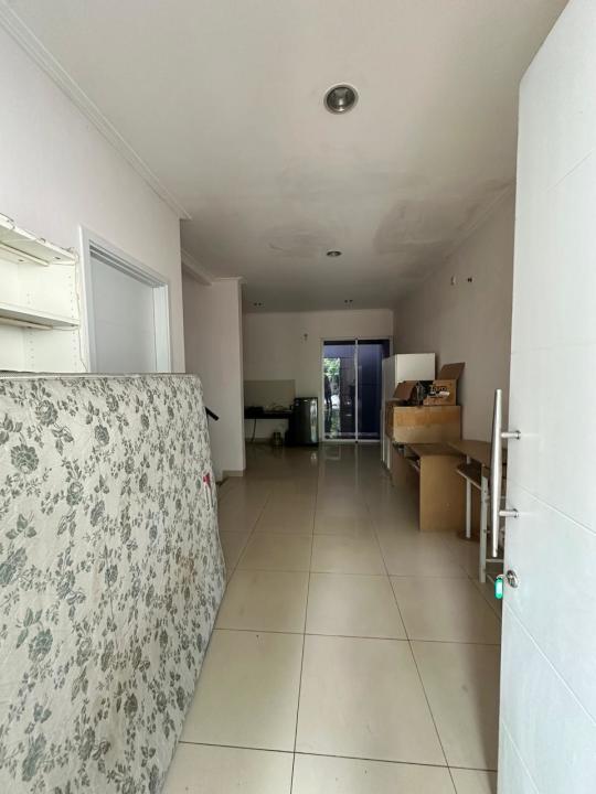 Disewakan Rumah 2 Lantai di Green Lake City