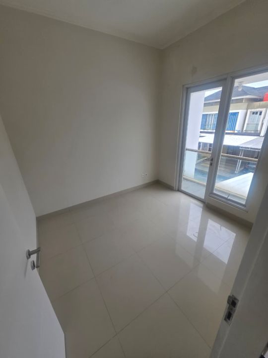 Disewakan Rumah Bagus 2 Lantai di Gading Serpong