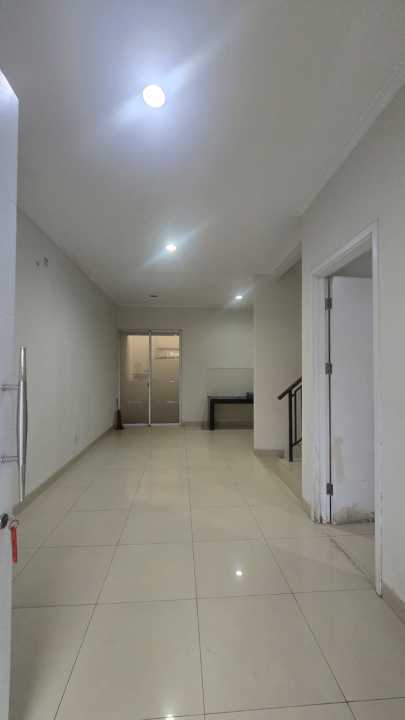 Disewakan Rumah 2 Lantai Unfurnished di Green Lake City