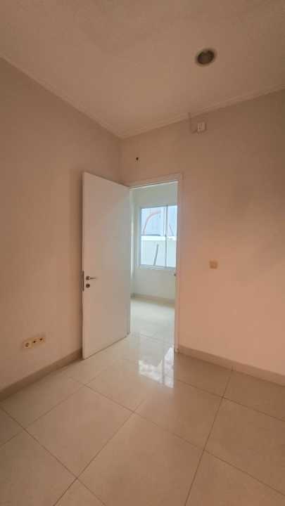 Disewakan Rumah 2 Lantai Unfurnished di Green Lake City