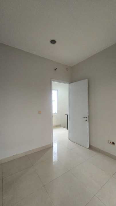 Disewakan Rumah 2 Lantai Unfurnished di Green Lake City
