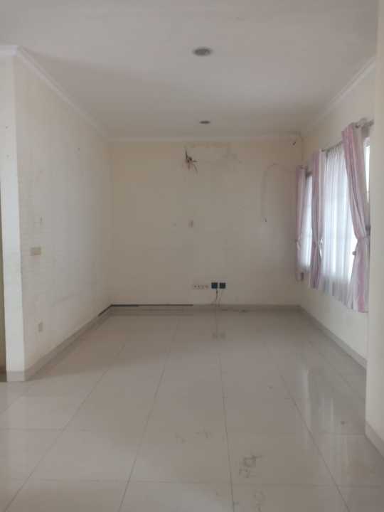 Disewakan Rumah Cantik 2 Lantai di Green Lake City