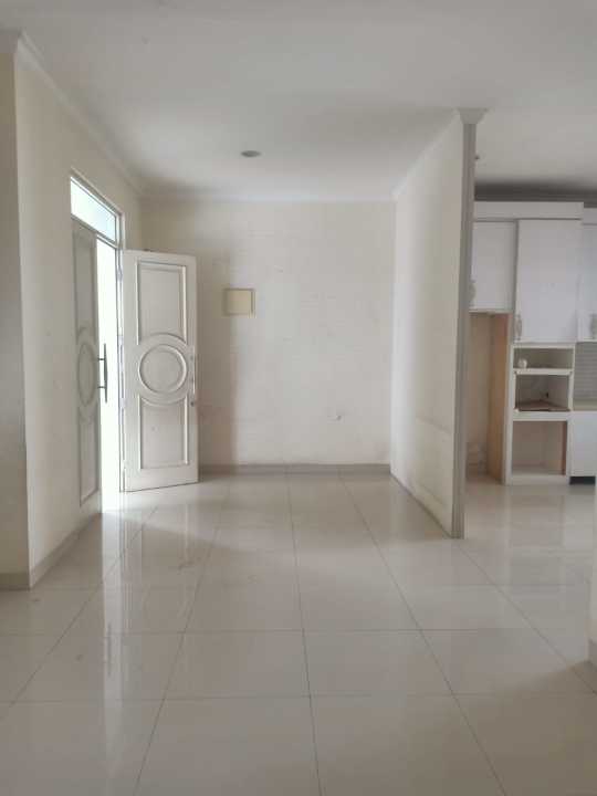 Disewakan Rumah Cantik 2 Lantai di Green Lake City