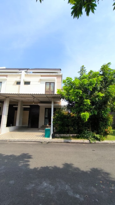 Rumah 2 Lantai Lokasi Strategis di Summarecon Bekasi, Kota Bekasi