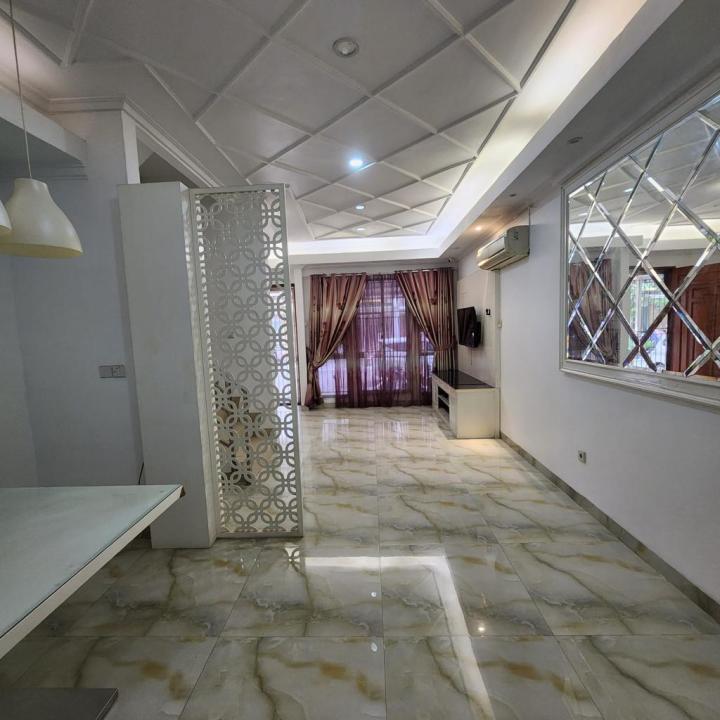 Rumah 4 Lantai Green Lake City