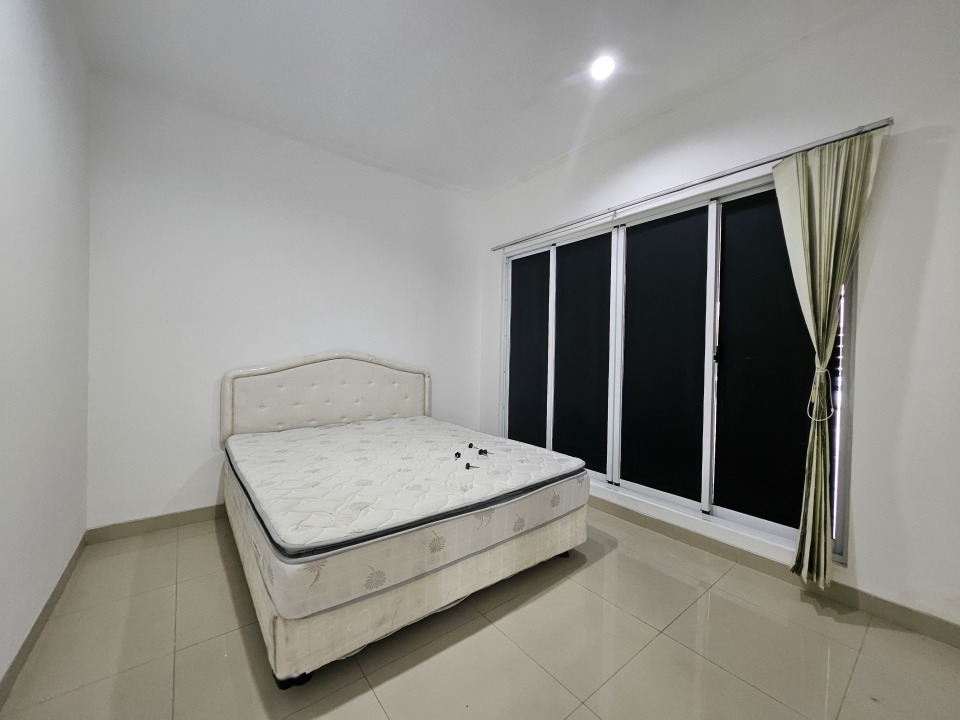 Siap Huni, Rumah, 2 Lantai, Bebas Banjir,