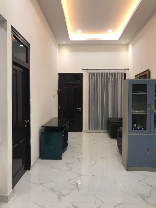 Disewakan Rumah Bagus Siap Huni Baru Renovasi Semi Furnish di Citra 5 Jakarta Barat