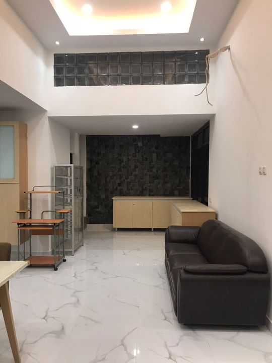 Disewakan Rumah Bagus Siap Huni Baru Renovasi Semi Furnish di Citra 5 Jakarta Barat