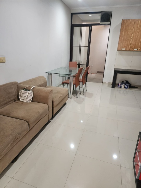 Disewakan Rumah Est Asia Green Lake City Tangerang
