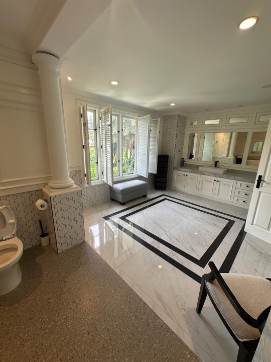 Disewakan Rumah Mewah di Pondok Indah Lb.650m2 Furnished