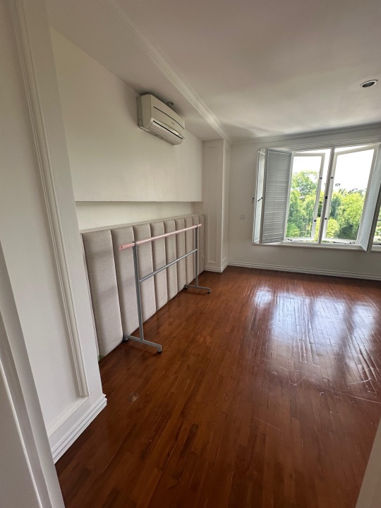 Disewakan Rumah Mewah di Pondok Indah Lb.650m2 Furnished