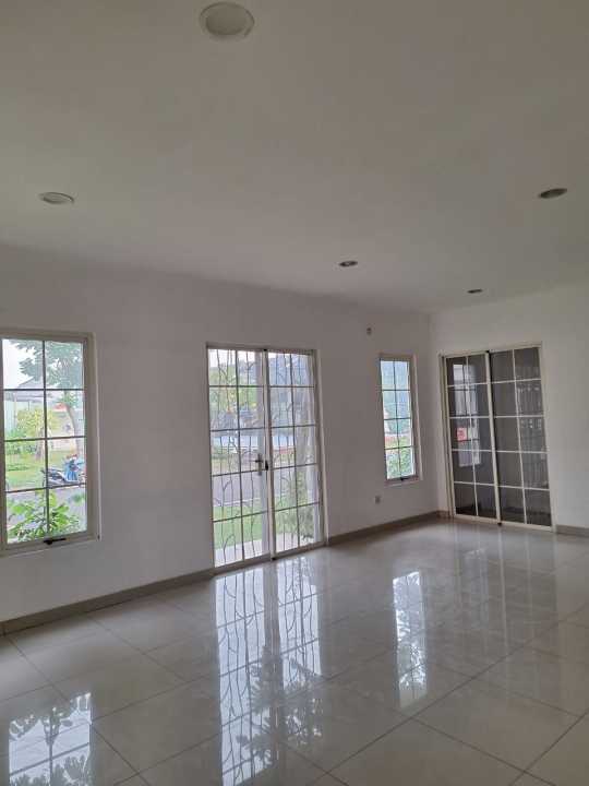 Rumah Green Lake City Hook West Uerope