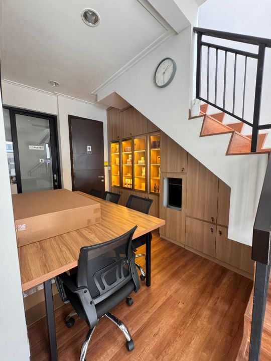 Disewa Cepat Rumah Kantor Pik2 90M2 Live Streaming
