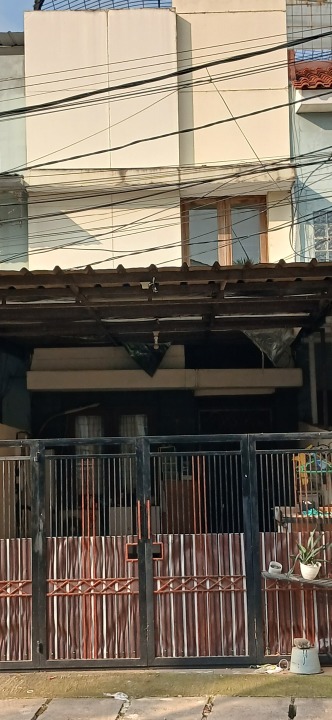 Disewakan Rumah 3 Lantai di Kavling Dki Meruya Jakarta Barat