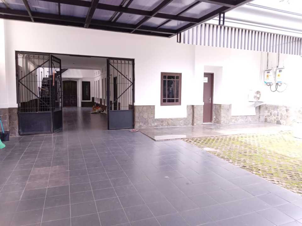 Di Sewakan Rumah 2 Lantai di Menteng Jakarta Pusat