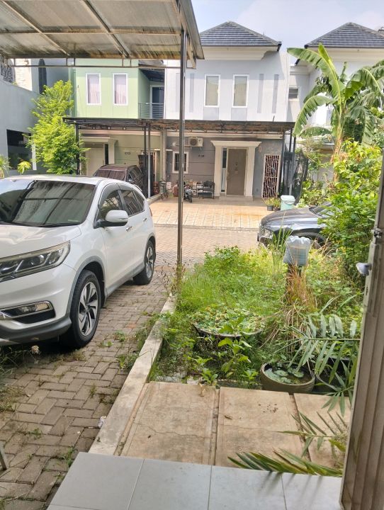Disewar Rumah Asri di Casa Jardin Daan Mogot Strategis