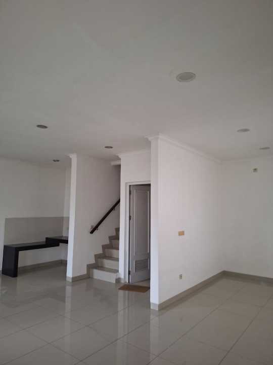 Disewakan Rumah Cantik West Europe Strategis