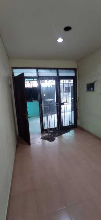 Kosambi Baru..... Disewakan Rumah 2 LT