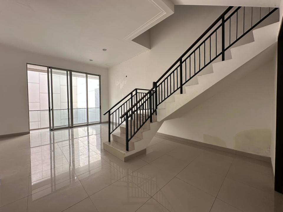 Disewakan Termurah Rumah Pik 2, 3Br+1