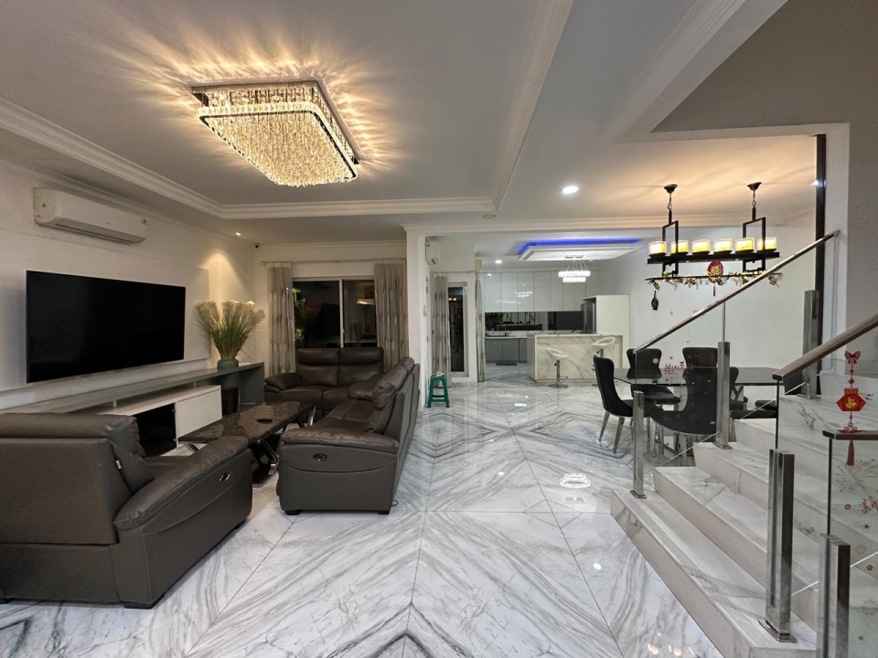Rumah Mewah Minimals Full Furnished Pik 1