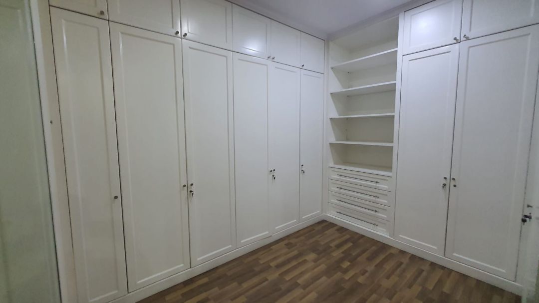 Disewakan Rumah Cantik di Puri Mansion. Semi Furnish Siap Huni