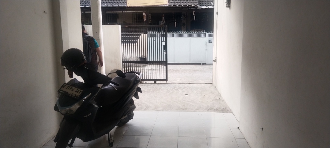 Siap Huni, Rumah, 2 Lantai, SHM, Dekat Pusat Perbelanjaan,