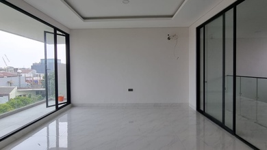 Rumah Metland Puri Brand New 3 Lantai Good Lokasi Jalanan Lebar