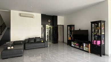 Rumah sunter minimalis mewah bangunan 3.5 lantai 