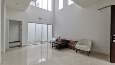 Rumah 2 Lantai Cantik Manis Lokasi Strategis Di Metland City