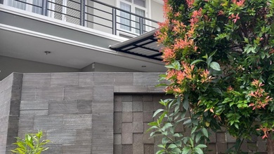 Rumah 2 Lantai Cantik Manis Lokasi Strategis