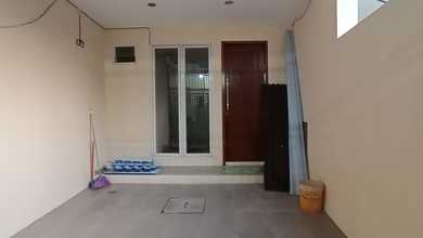 Rumah Murah di Jelambar 2 Lantai, Dalam Gang, SHM