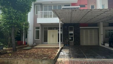 Rumah Golf Lake Residence Luas 200m2 Bisa Kpr 