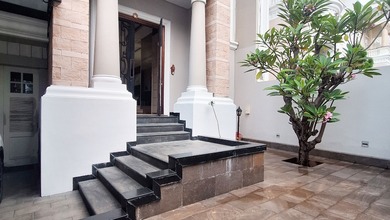 Rumah 2.5 Lantai Pantai Indah Kapuk Lantai Full Marmer