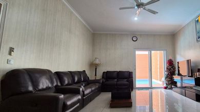 Rumah Bagus Dan Siap Huni 8x28 Ada Swimmingpool