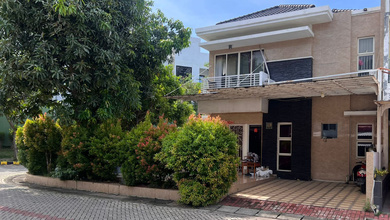 Rumah Posisi Hoek Golf Lake Residence bisa KPR