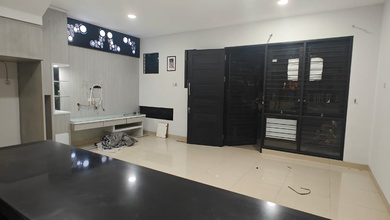 Rumah 2 Lantai di Casa Jardin Posisi Boulevard
