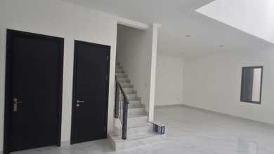 Disewakan Termurah Sekali Rumah Brand New Di Villa Pasir Putih 5, Pik 2