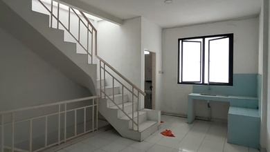 Dijual Termurah Sekali Butuh Uang Banget Ruko 3 LT di Taman Royal 1