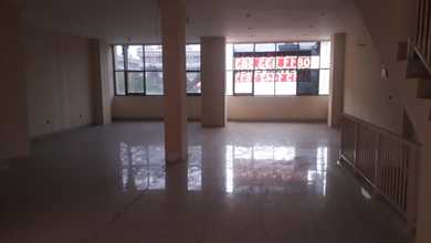 Ruko Gandeng di Golf Lake, Jakarta Barat Hadap Toll