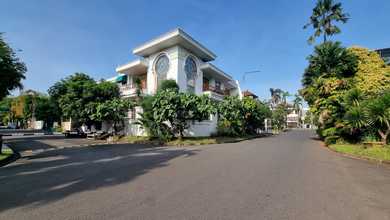 Dijual Rumah Mewah Hoek Permata Buana Siap Huni