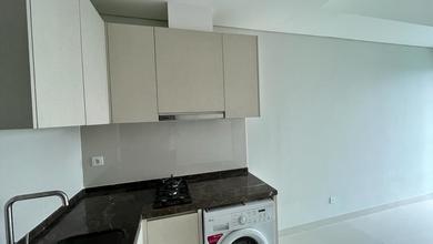 Disewakan apartemen puri mansion Type 3 bedroom private lift semi furnish