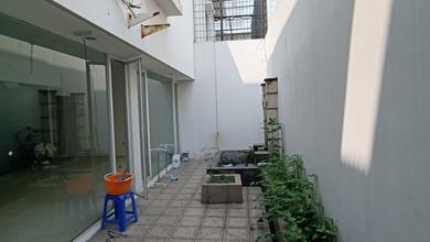 Dijual Rumah Citra 6yellow Chrisant Hadap Tenggara Depan Taman