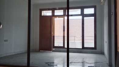 Rumah Usaha Dan Tinggal Jembatan Lima 3,5 Lantai, Lp231141oct