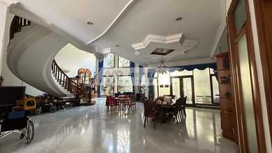 Rumah 3 Lantai SHM di Pantai Mutiara, Jakarta Utara