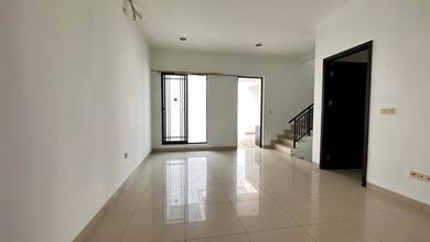 Rumah 2 Lantai Bagus di Green Lake City Cluster Asia