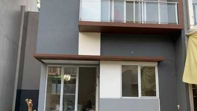 Rumah 2 Lantai Bagus di Serpong Lagoon, Tangerang Selatan
