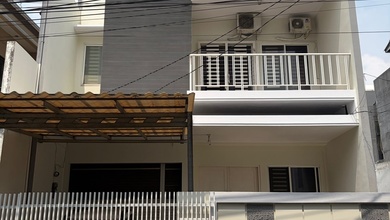 Rumah di Petojo Sabangan 3 Lantai Siap Huni