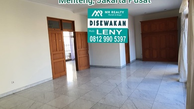 RUMAH BAGUS SIAP HUNI + SWIMMING POOL DI MENTENG, JAKARTA PUSAT